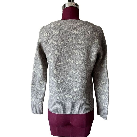 Athleta Hawthorn Textured Crew Sweater size Medium Merino Wool Blend Gray Cream - Picture 7 of 8